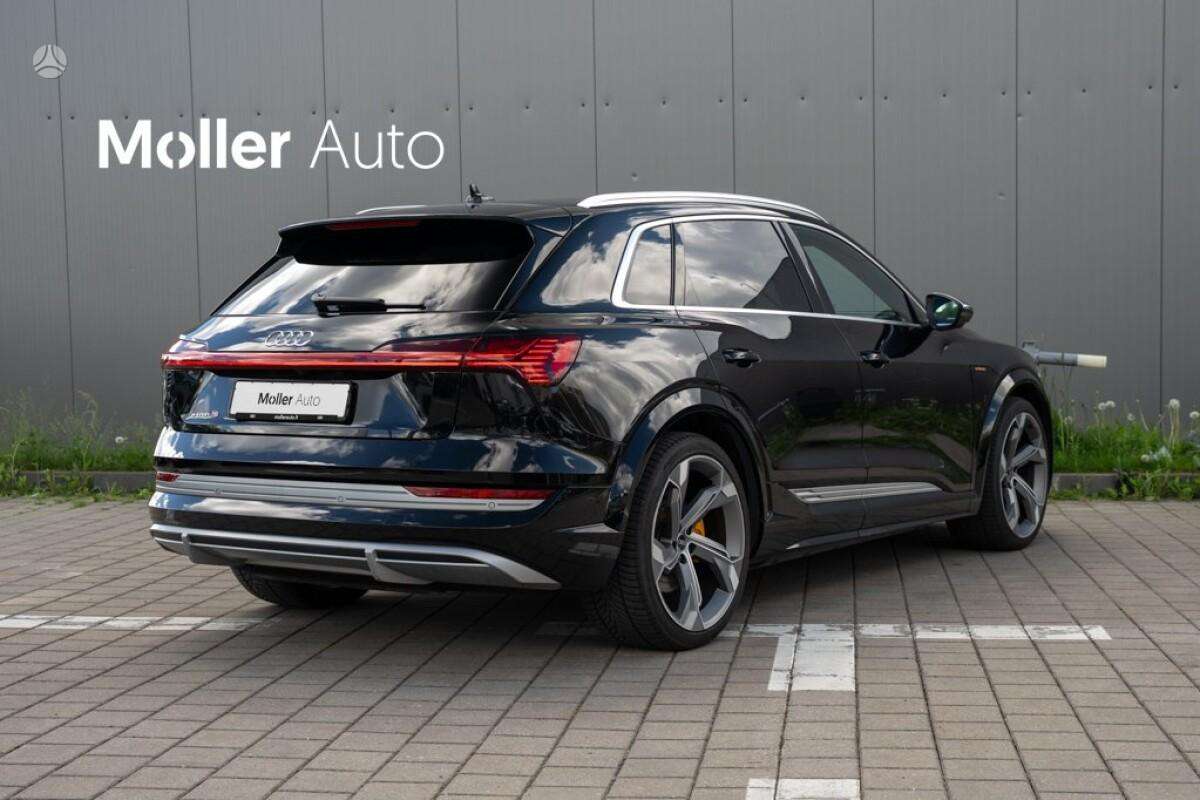 Audi e-tron S, off-road / crossover