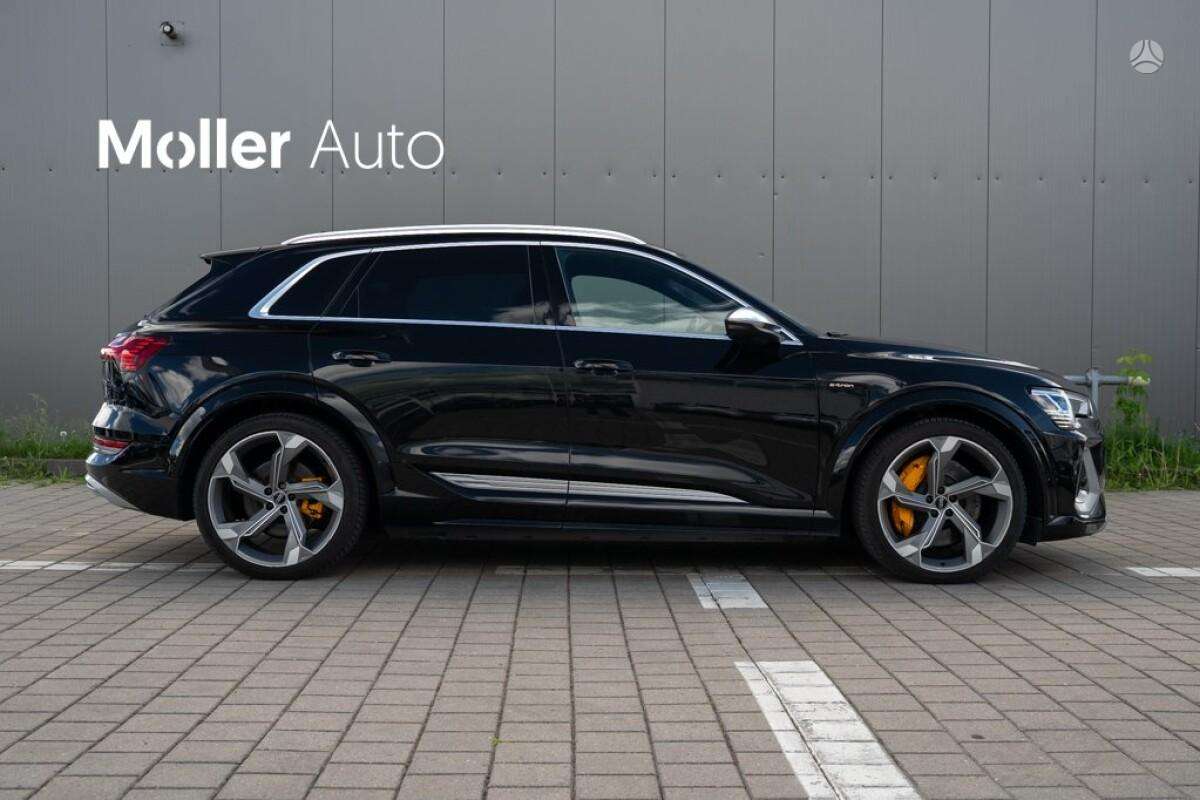 Audi e-tron S, off-road / crossover