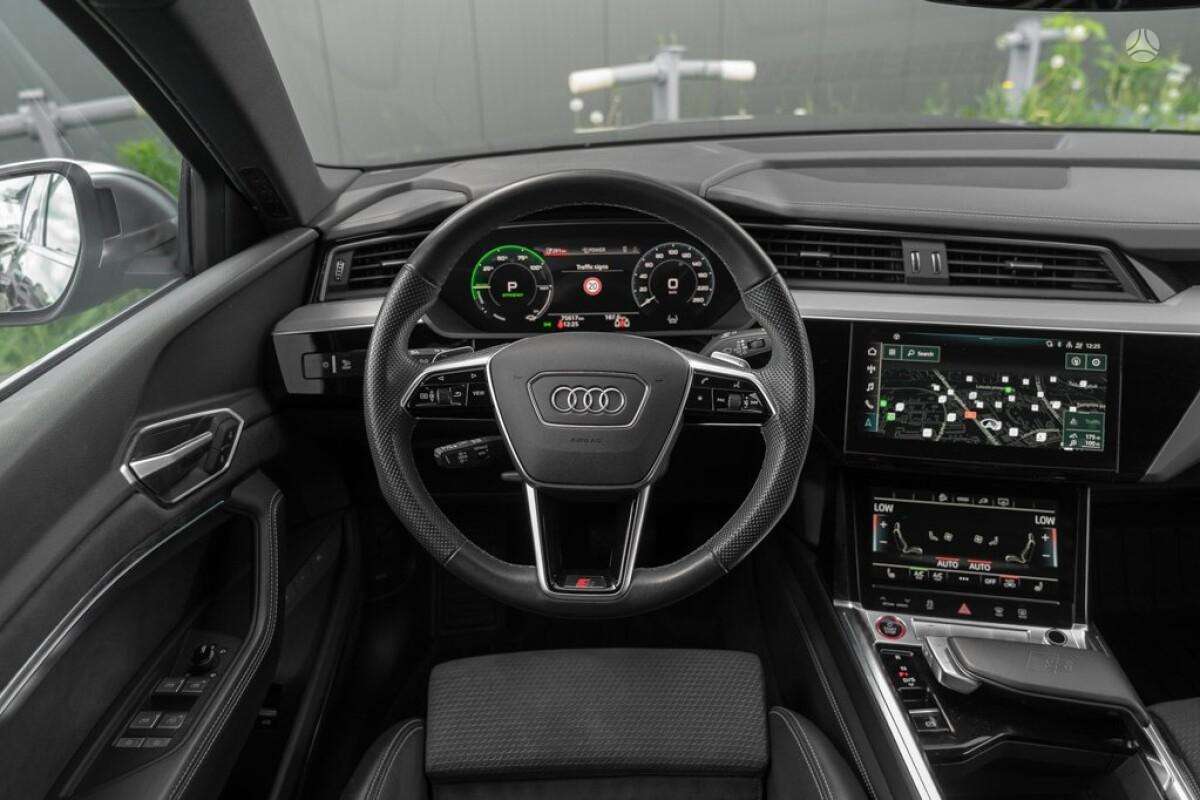 Audi e-tron S, off-road / crossover