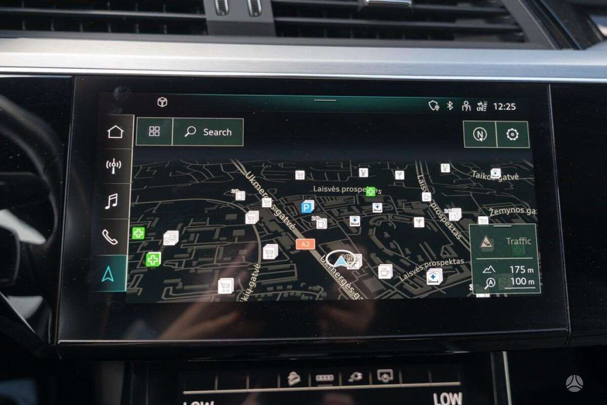 Audi e-tron S, off-road / crossover