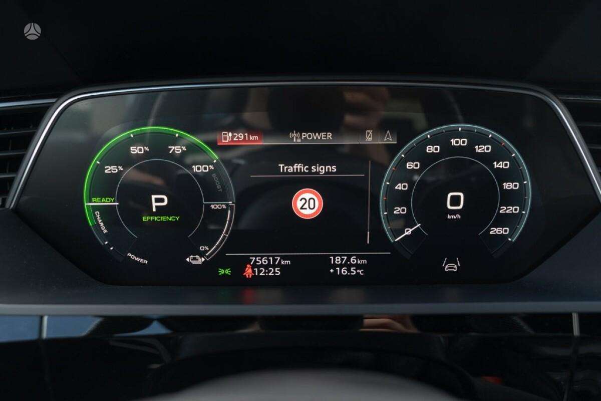 Audi e-tron S, off-road / crossover