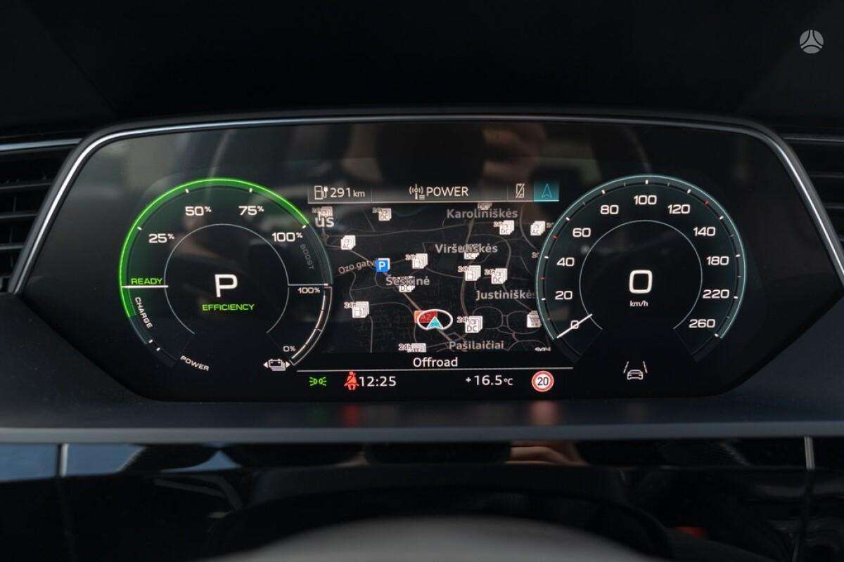 Audi e-tron S, off-road / crossover