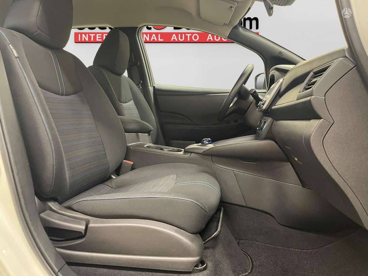 Nissan Leaf, 62 kWh, hatchback