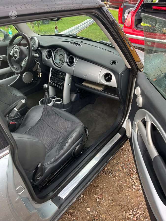 Mini Cooper, 1.6 l., hatchback