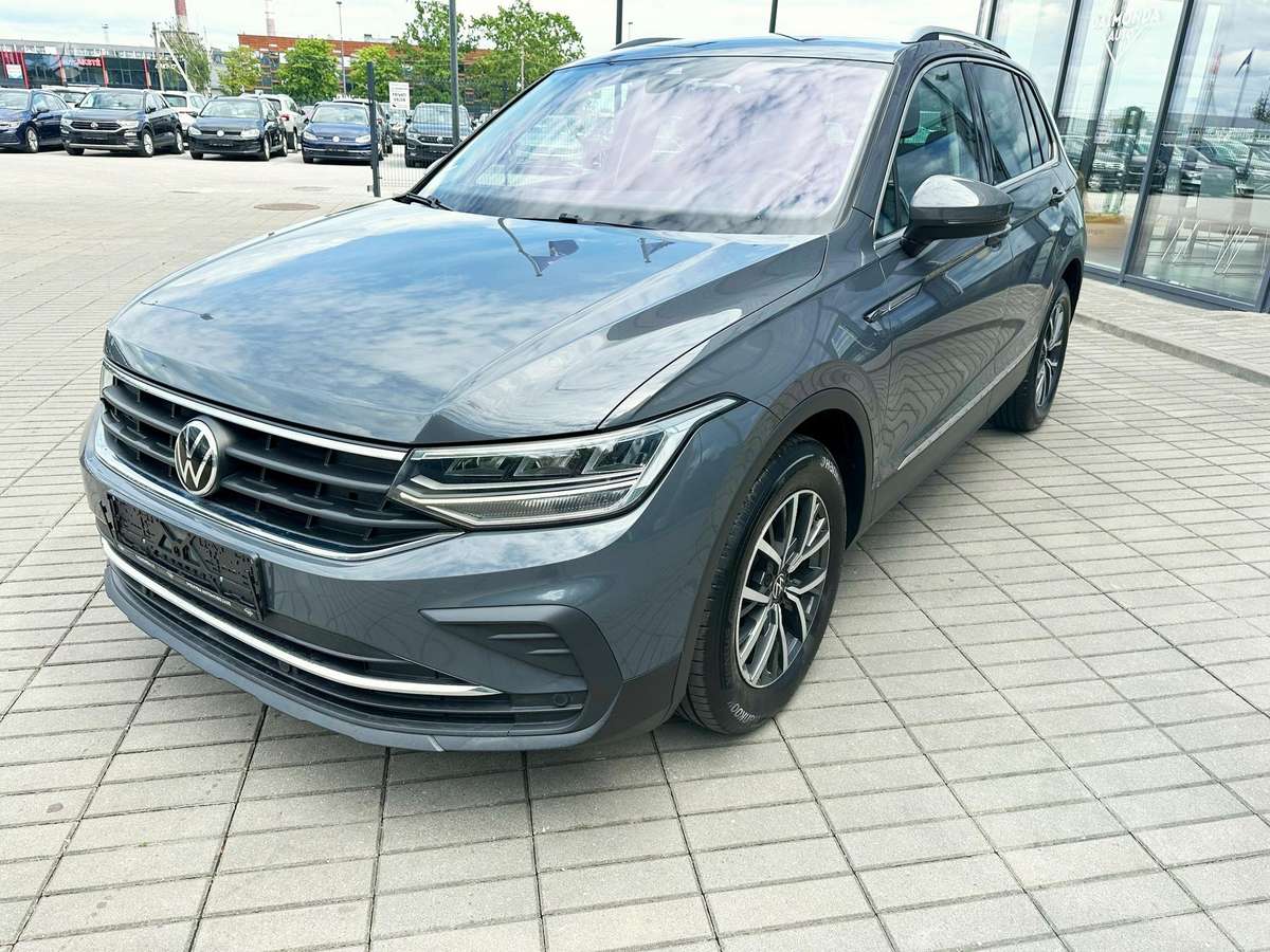 Volkswagen Tiguan - 1