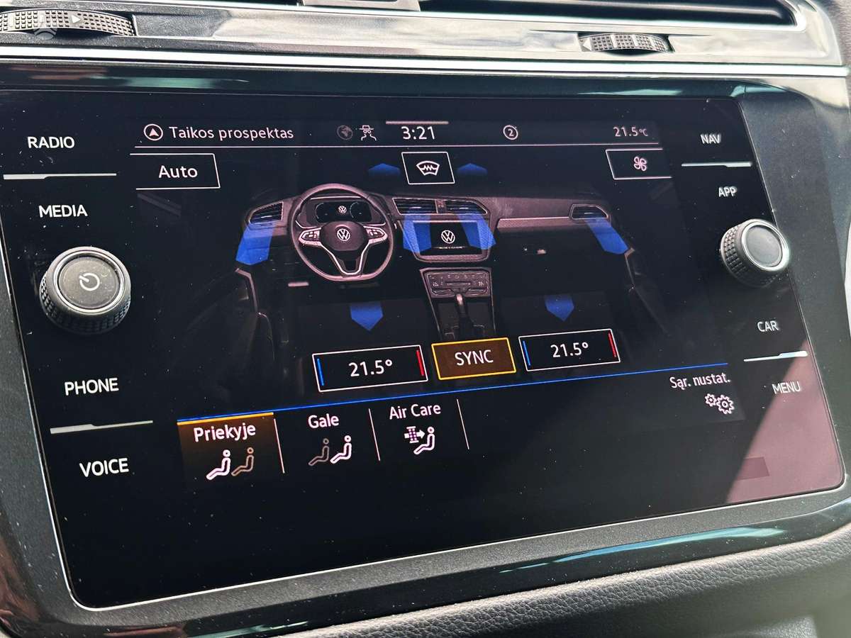 Volkswagen Tiguan - 11