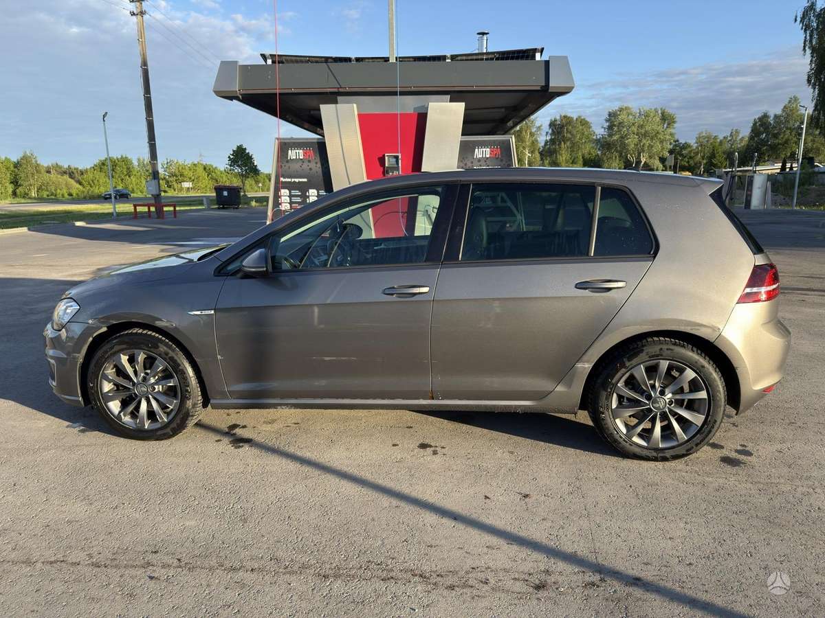 Volkswagen Golf - 6