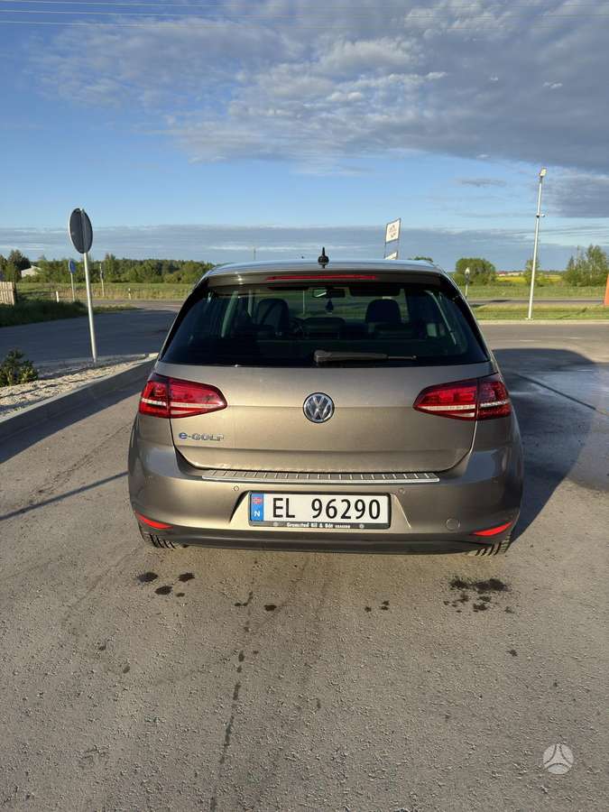 Volkswagen Golf - 8