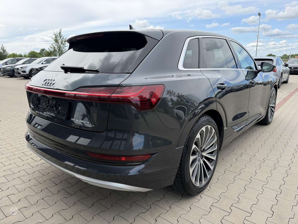 Audi e-tron, 95 kWh, off-road / crossover