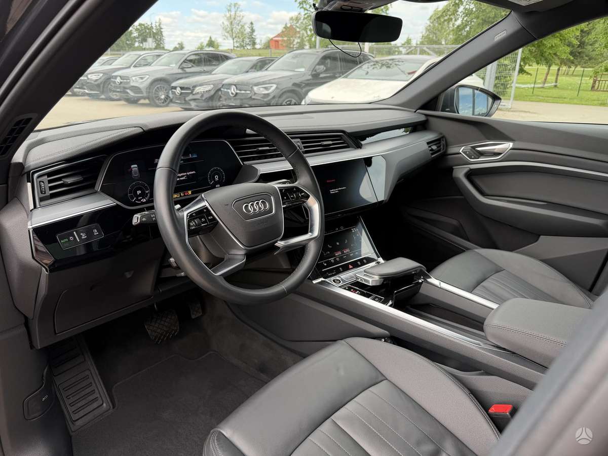 Audi e-tron, 95 kWh, off-road / crossover
