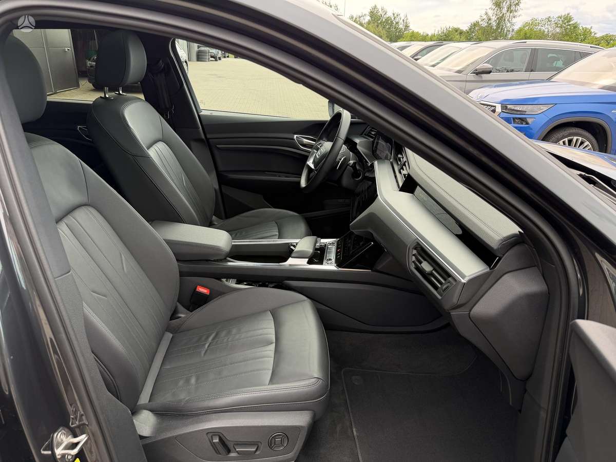 Audi e-tron, 95 kWh, off-road / crossover