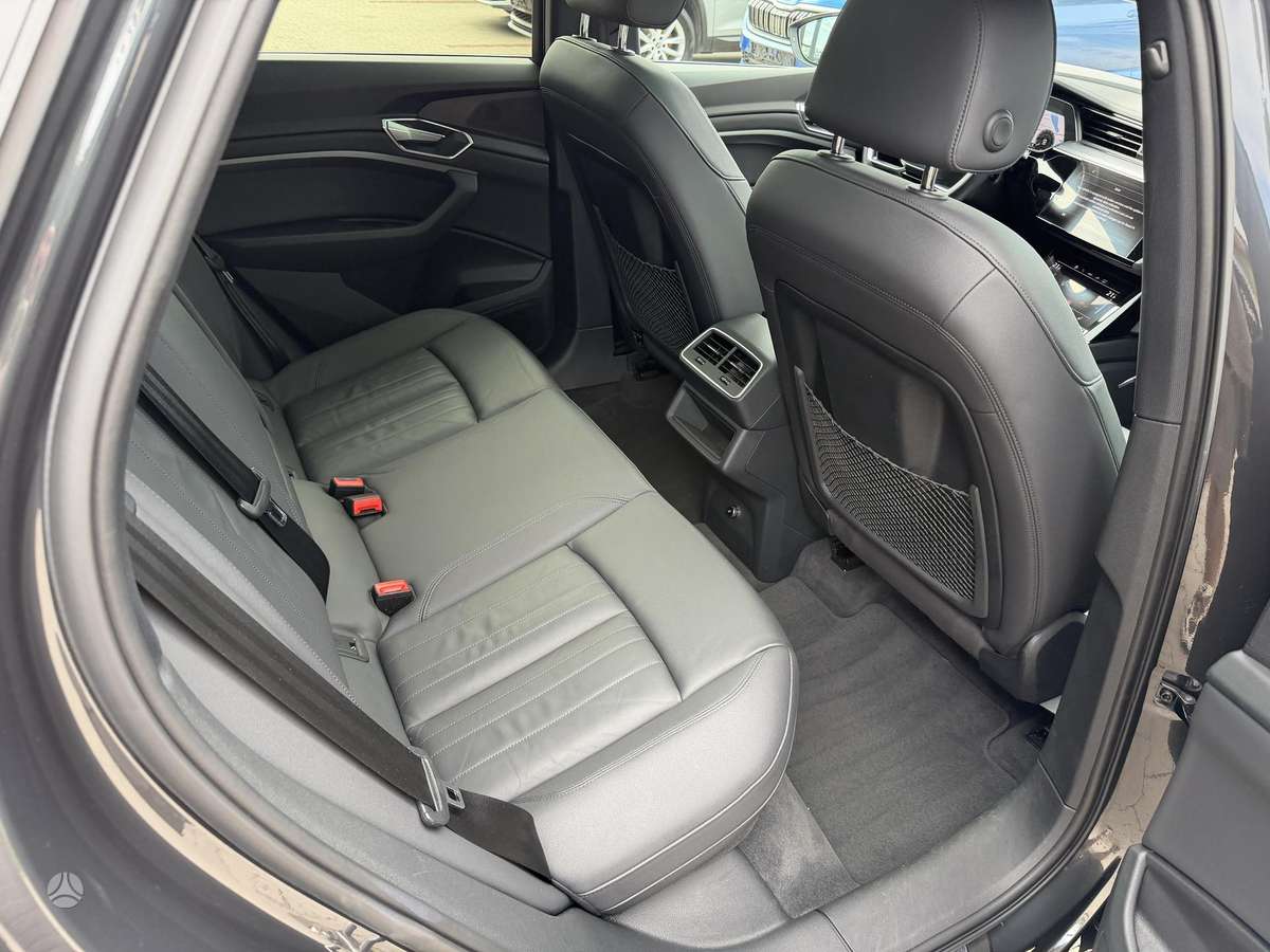 Audi e-tron, 95 kWh, off-road / crossover