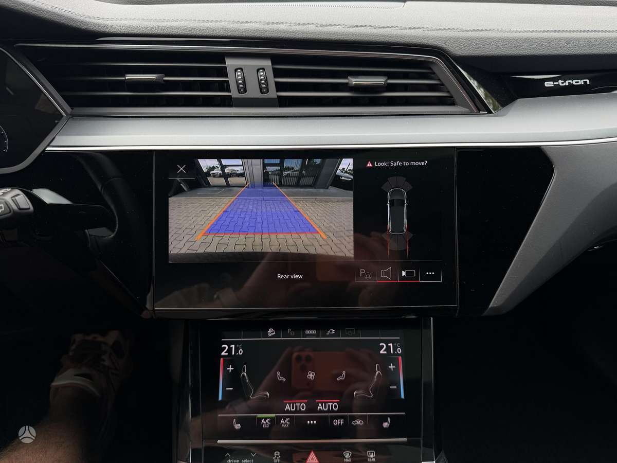 Audi e-tron, 95 kWh, off-road / crossover