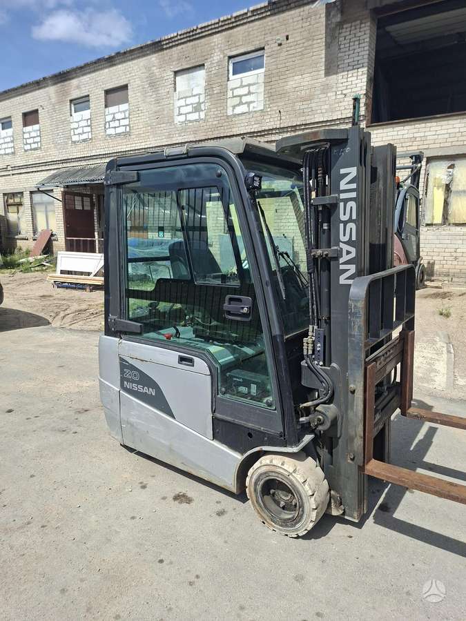 Nissan 20, warehouse equipment