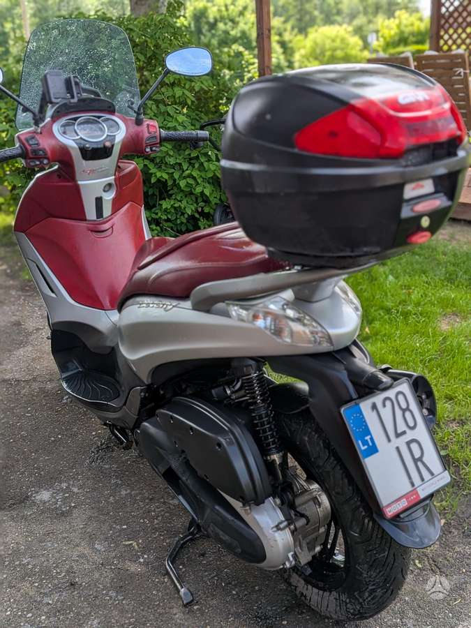 Piaggio Beverly 350cc, scooters / mopeds