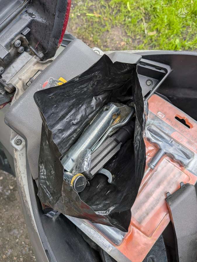 Piaggio Beverly 350cc, scooters / mopeds