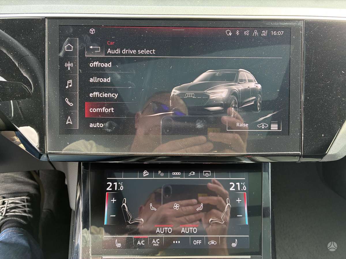 Audi e-tron, 95 kWh, off-road / crossover