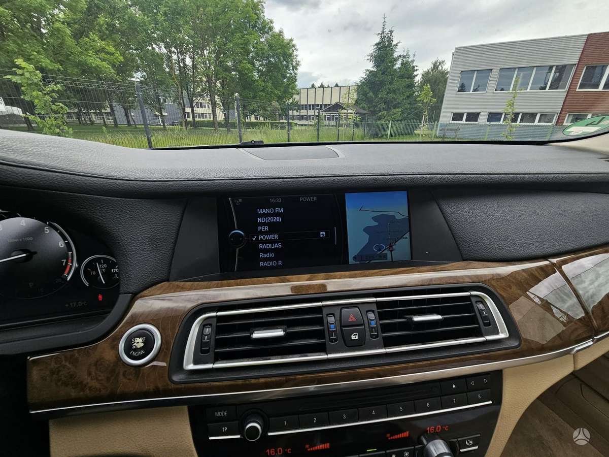 BMW 750, 4.4 l., Седан
