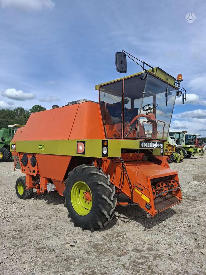 Dronningborg D7000H, combine harvesters