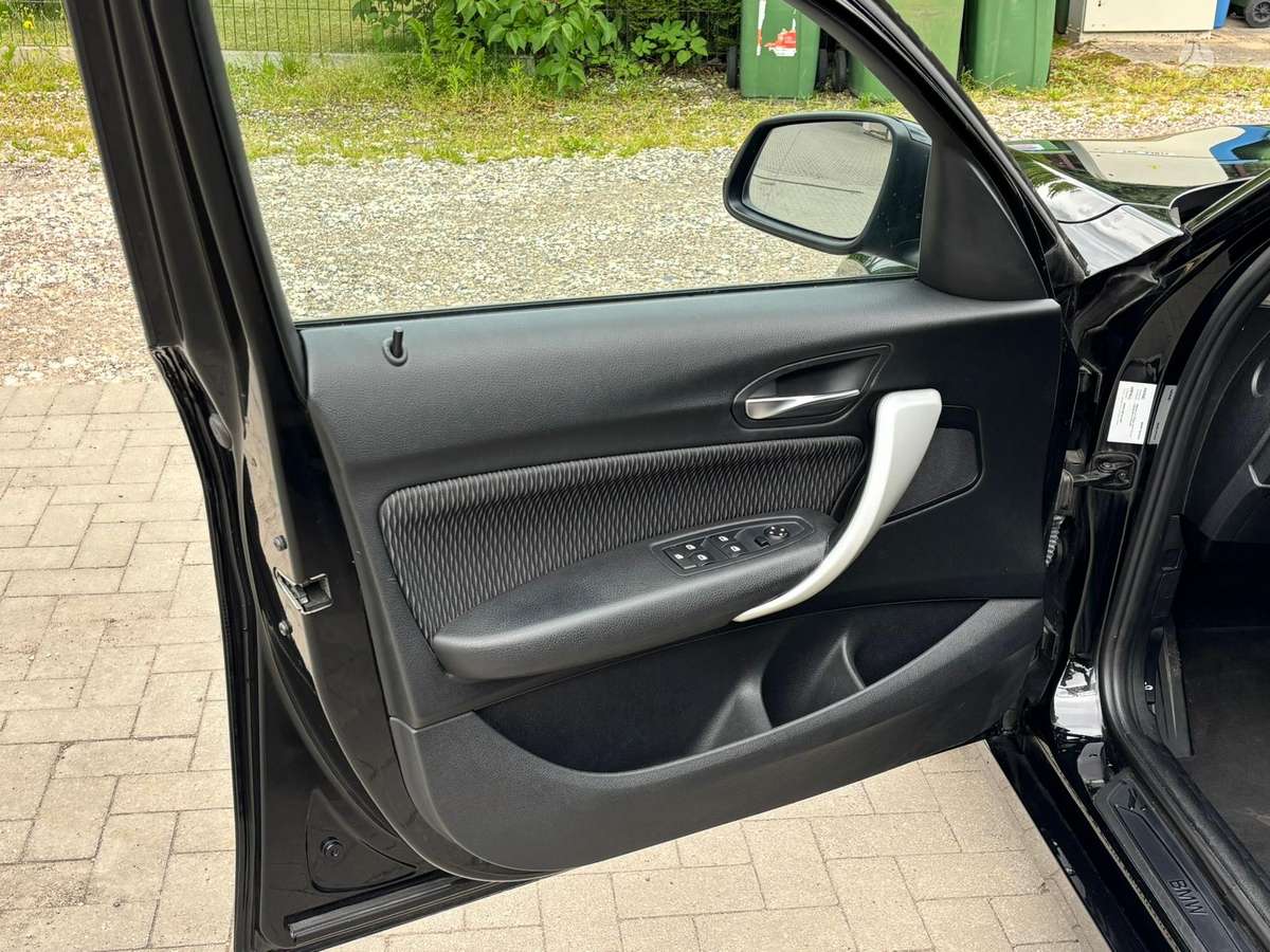 BMW 120, 2.0 l., hatchback