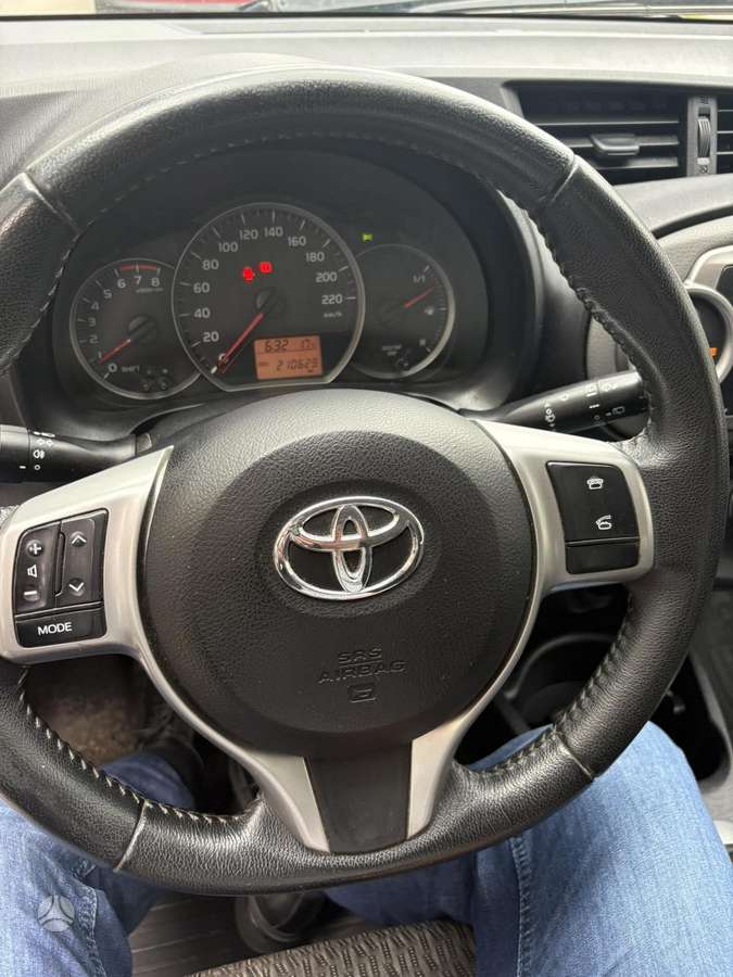 Toyota Yaris - 7