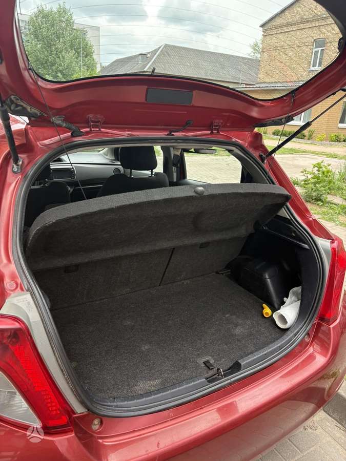 Toyota Yaris - 12