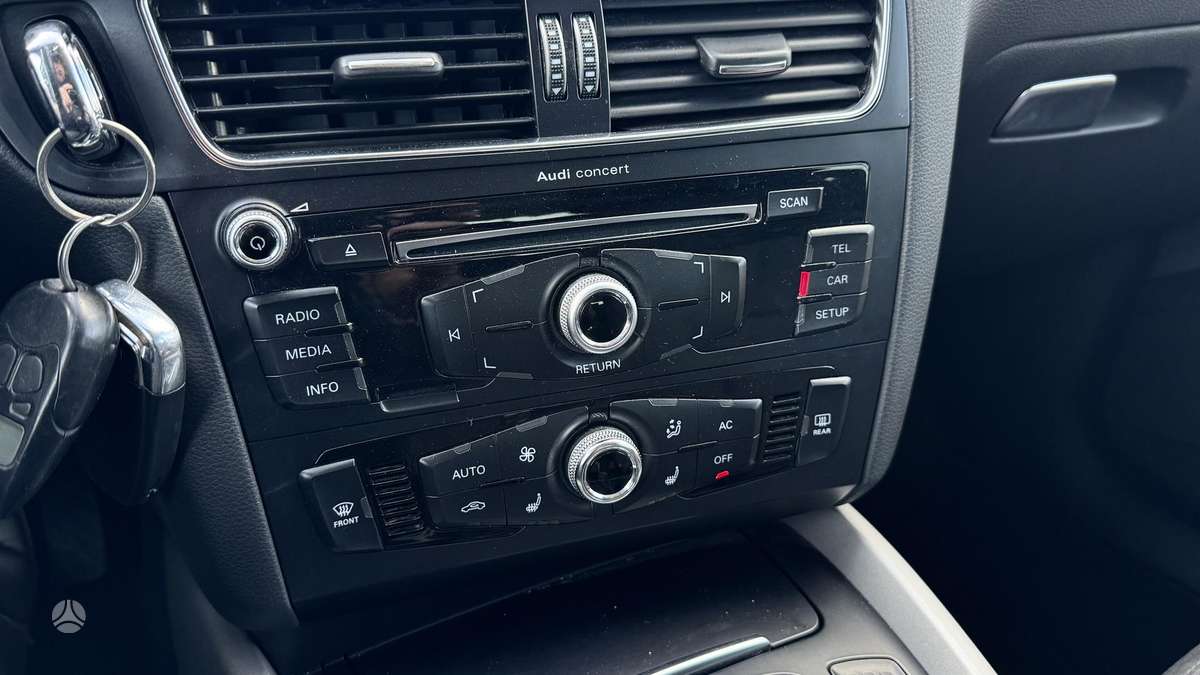 Audi Q5, 3.0 l., off-road / crossover