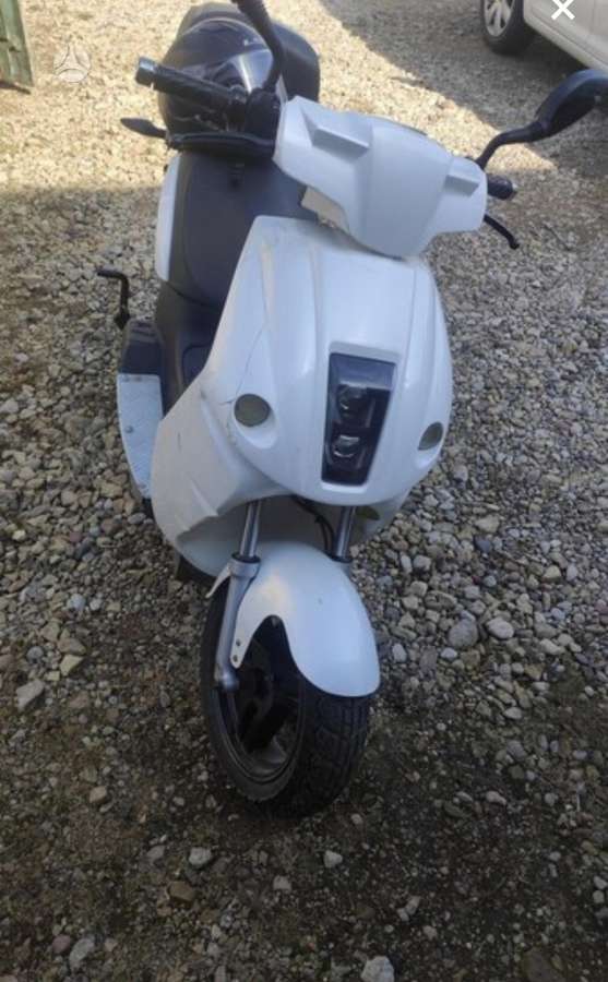 CFMOTO X8, scooters / mopeds