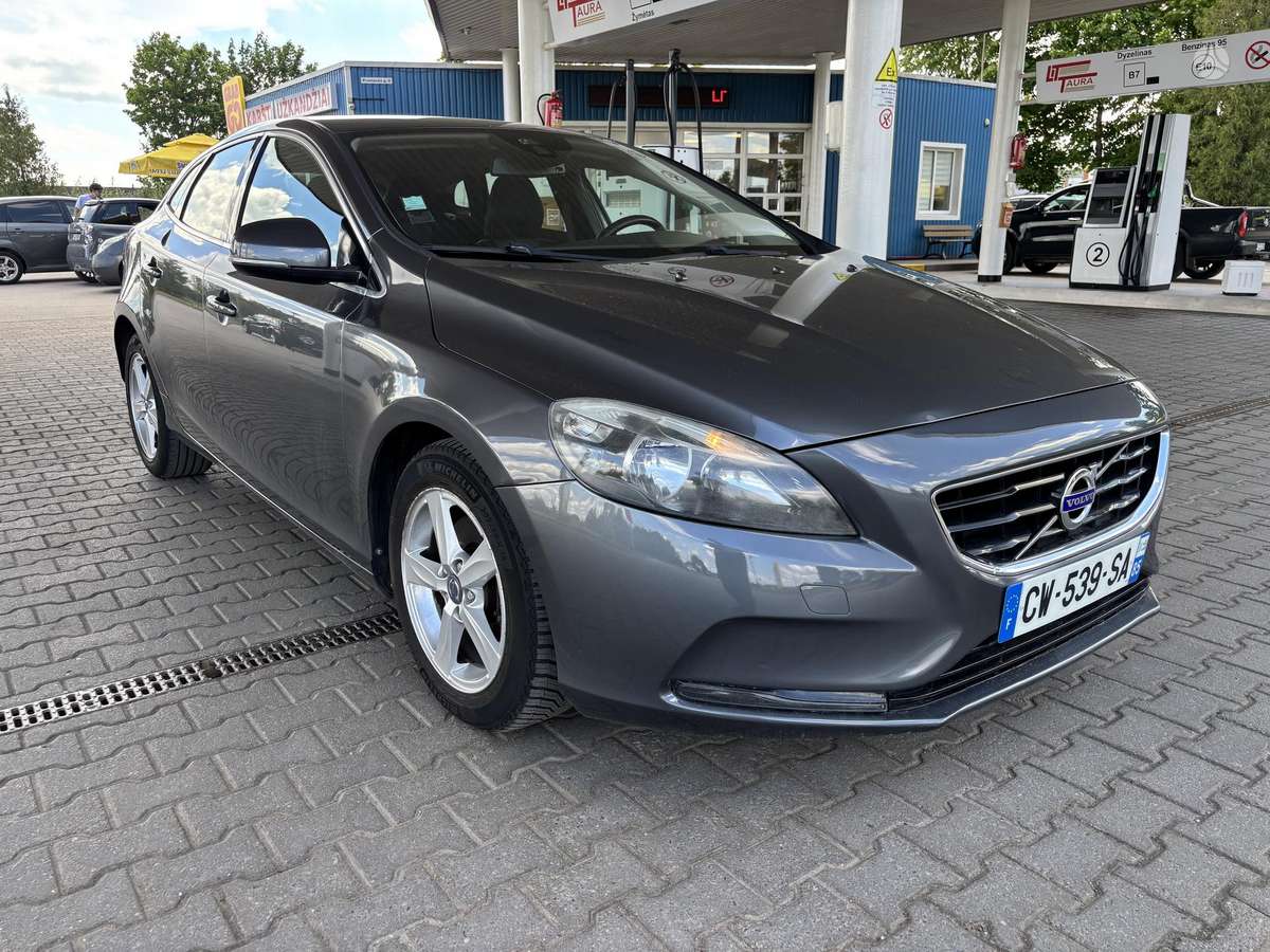 Volvo V40, 1.6 l., hatchback