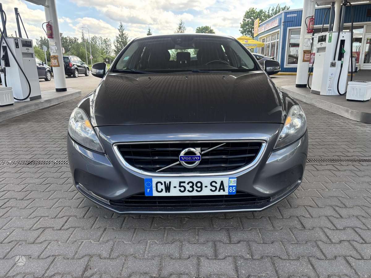Volvo V40, 1.6 l., hatchback