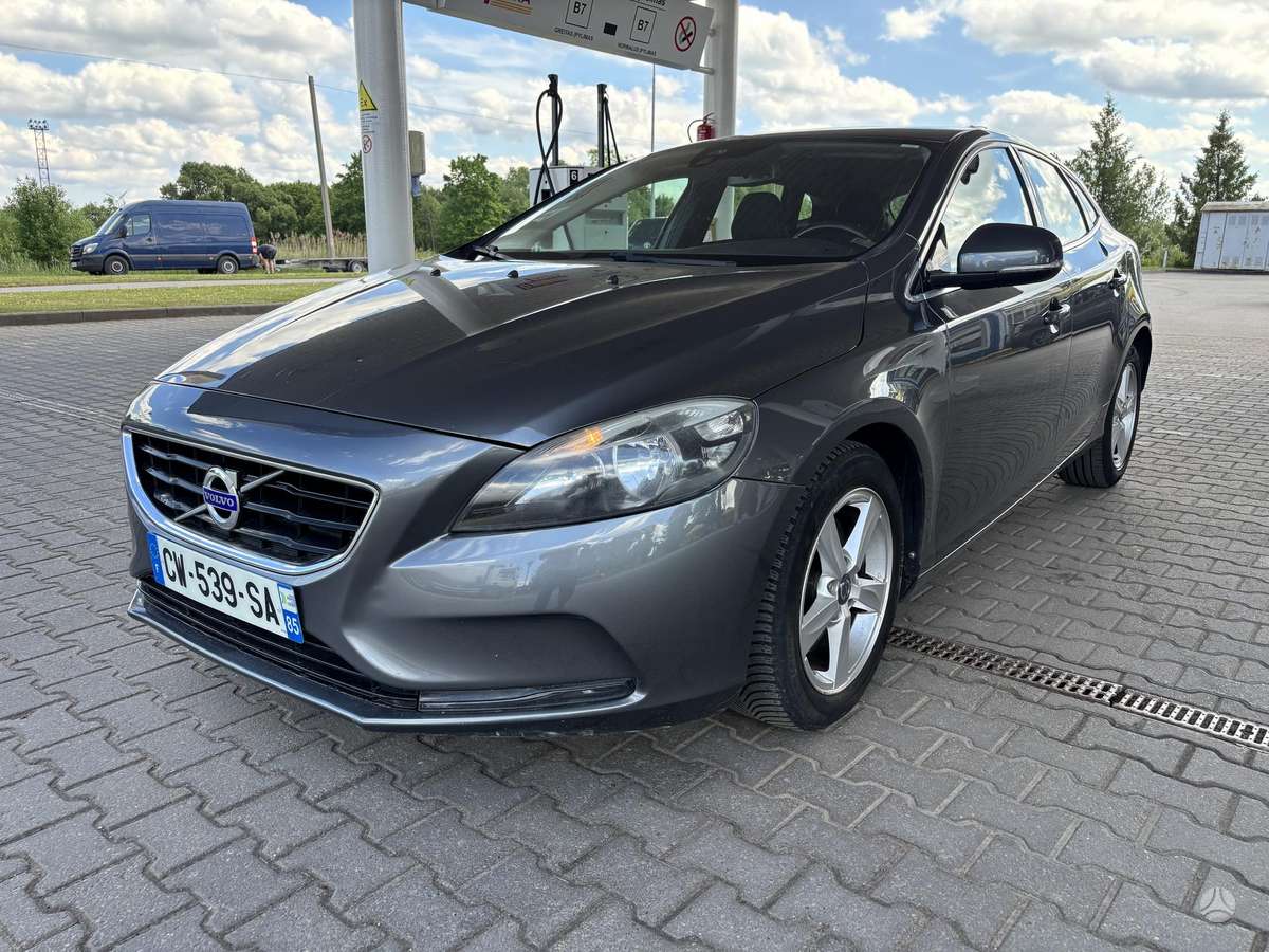 Volvo V40, 1.6 l., hatchback