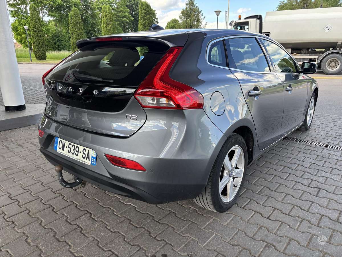 Volvo V40, 1.6 l., hatchback