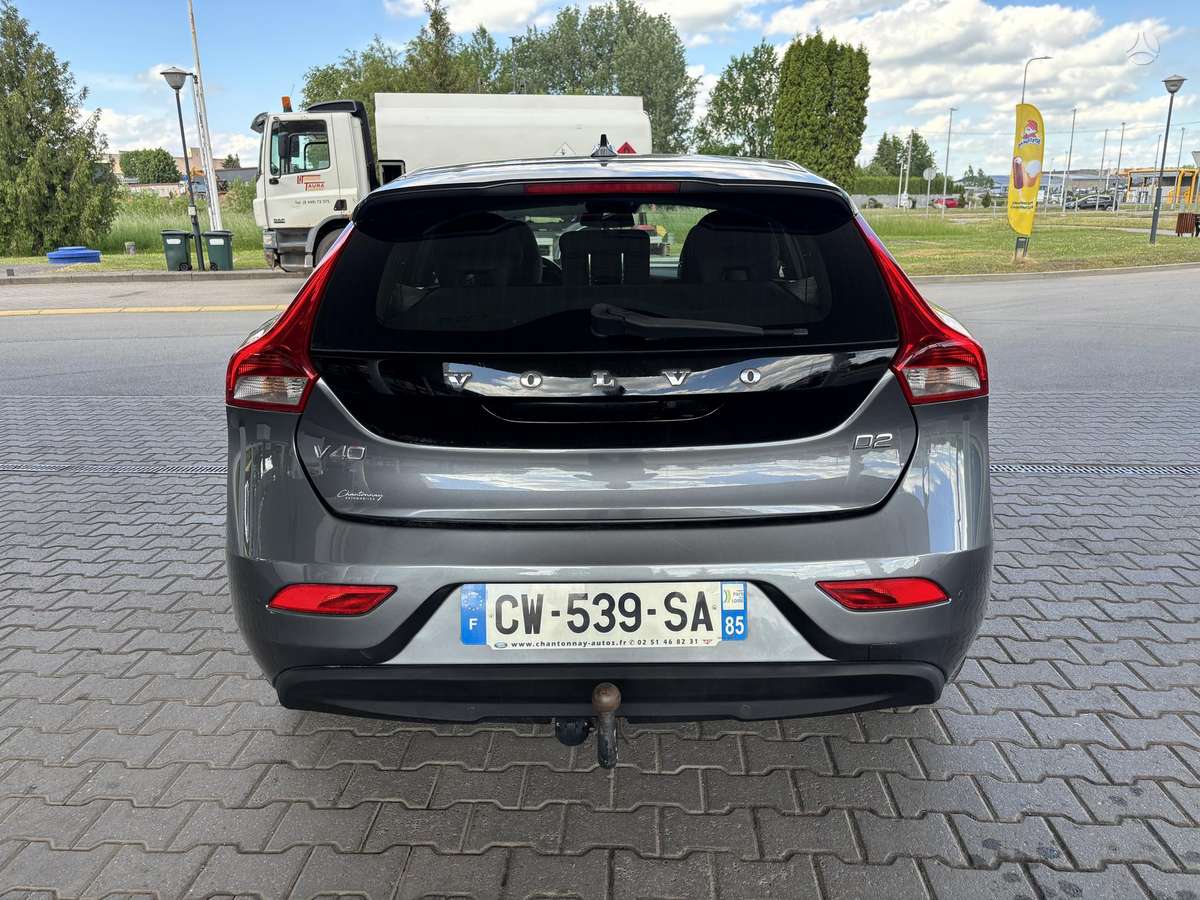 Volvo V40, 1.6 l., hatchback