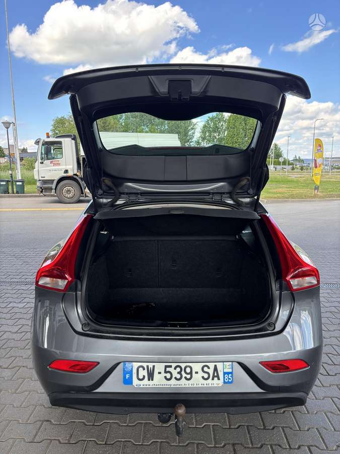 Volvo V40, 1.6 l., hatchback