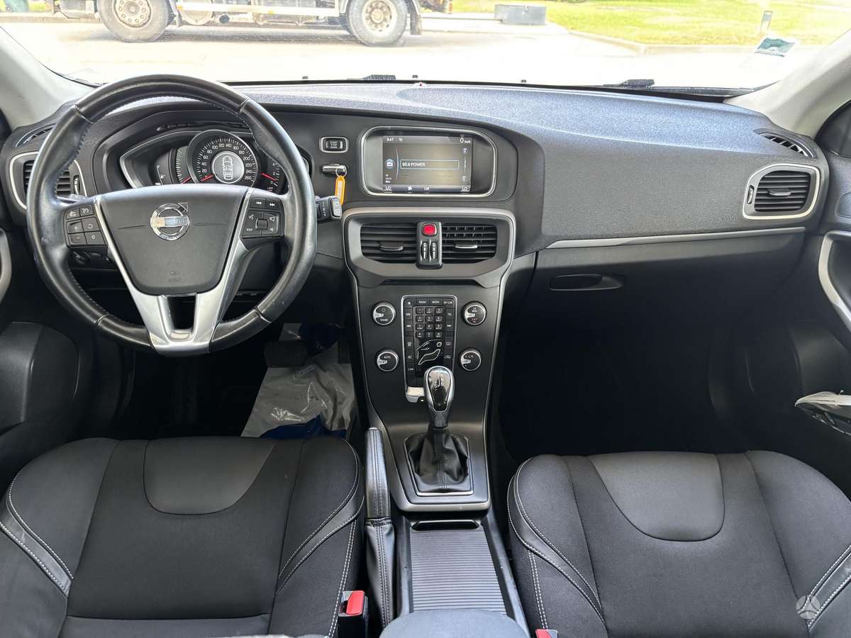 Volvo V40, 1.6 l., hatchback