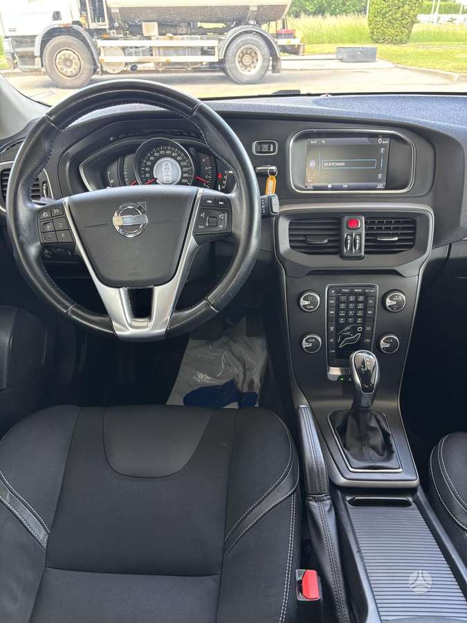 Volvo V40, 1.6 l., hatchback