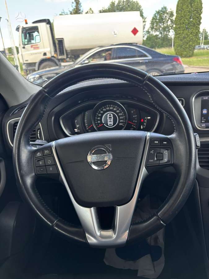 Volvo V40, 1.6 l., hatchback