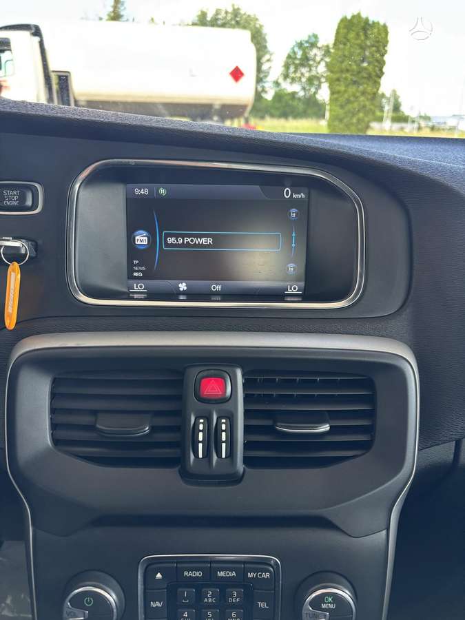 Volvo V40, 1.6 l., hatchback