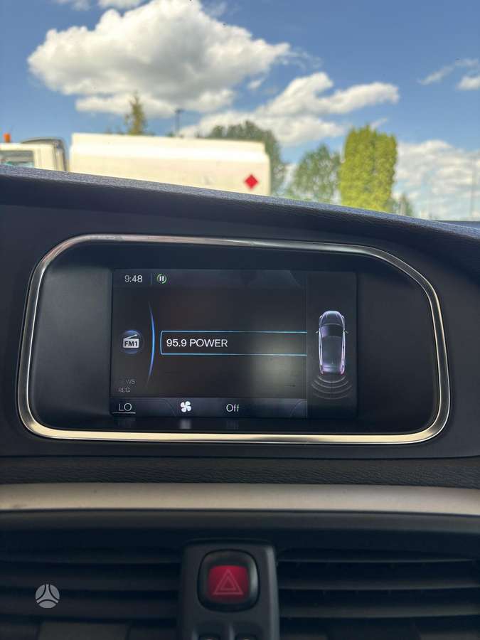 Volvo V40, 1.6 l., hatchback