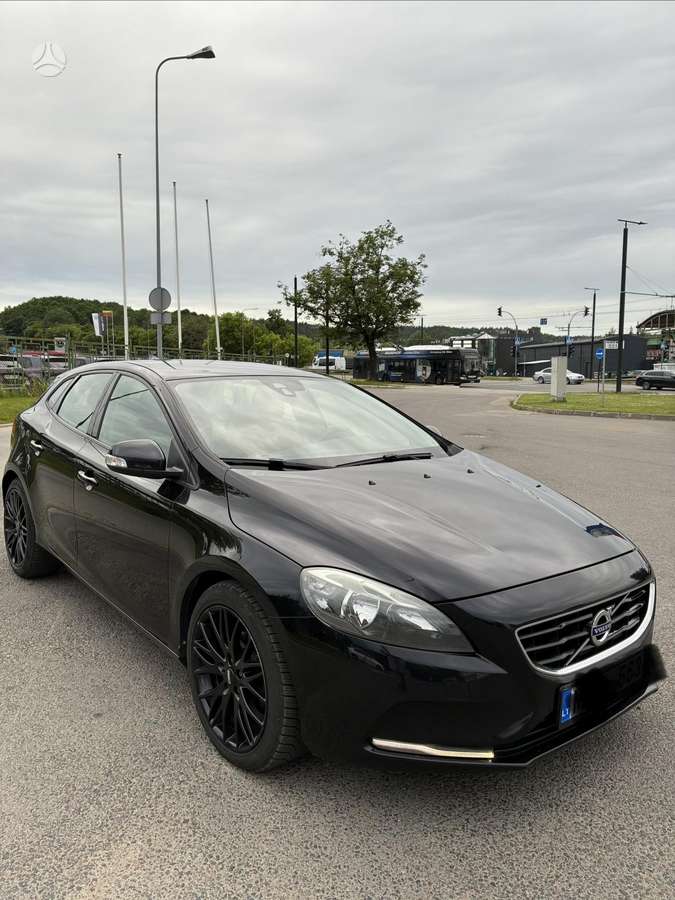 Volvo V40, 1.6 l., hatchback