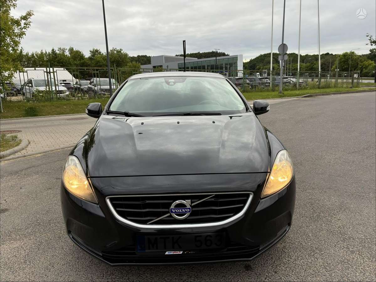 Volvo V40, 1.6 l., hatchback