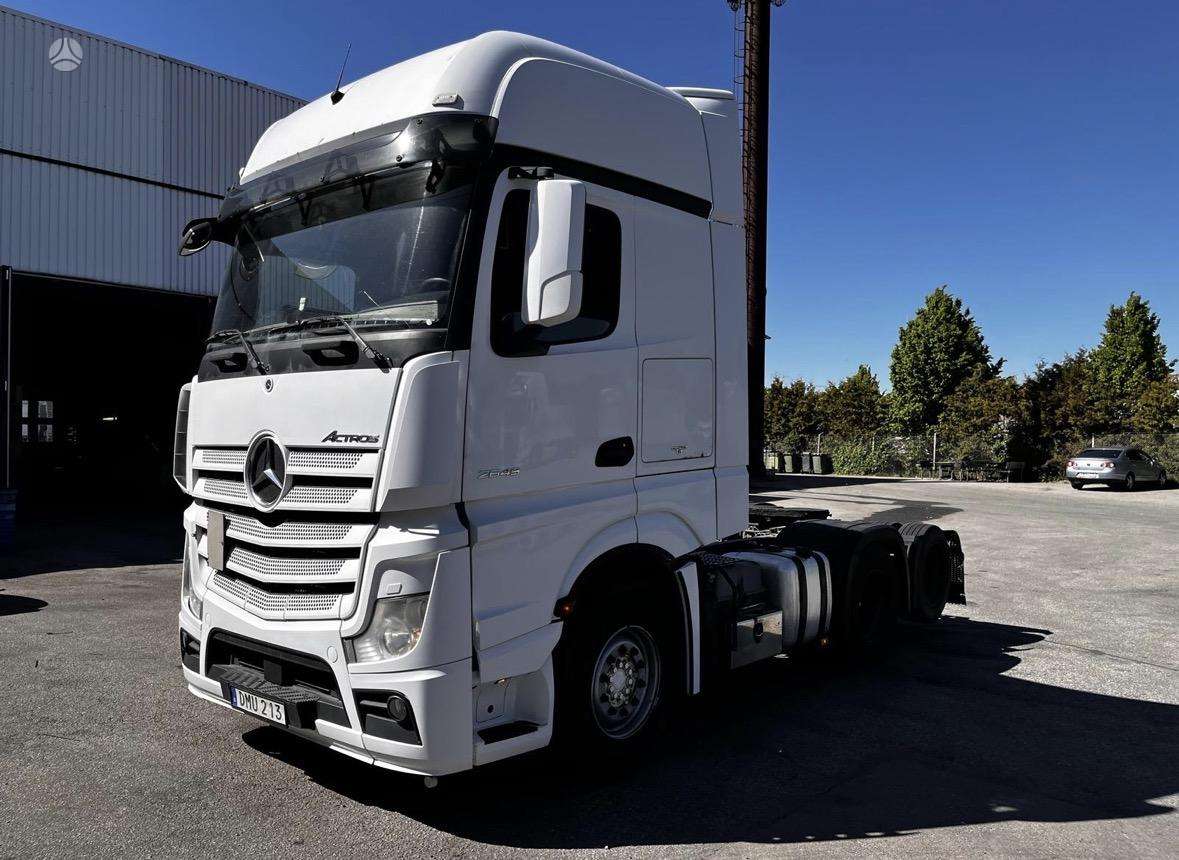 Mercedes-Benz 2645 6x4, double sleeper