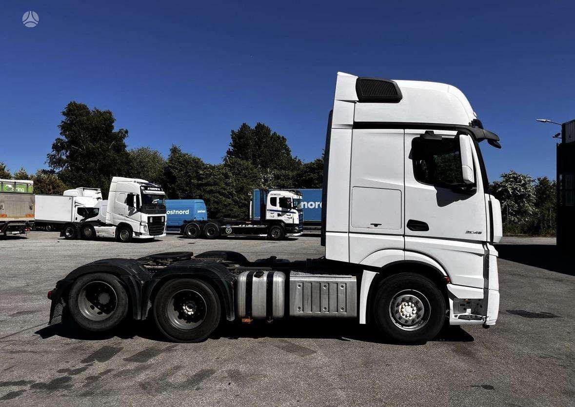 Mercedes-Benz 2645 6x4, double sleeper