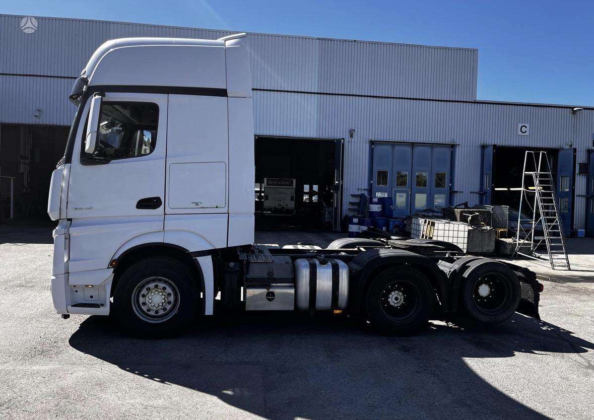 Mercedes-Benz 2645 6x4, double sleeper