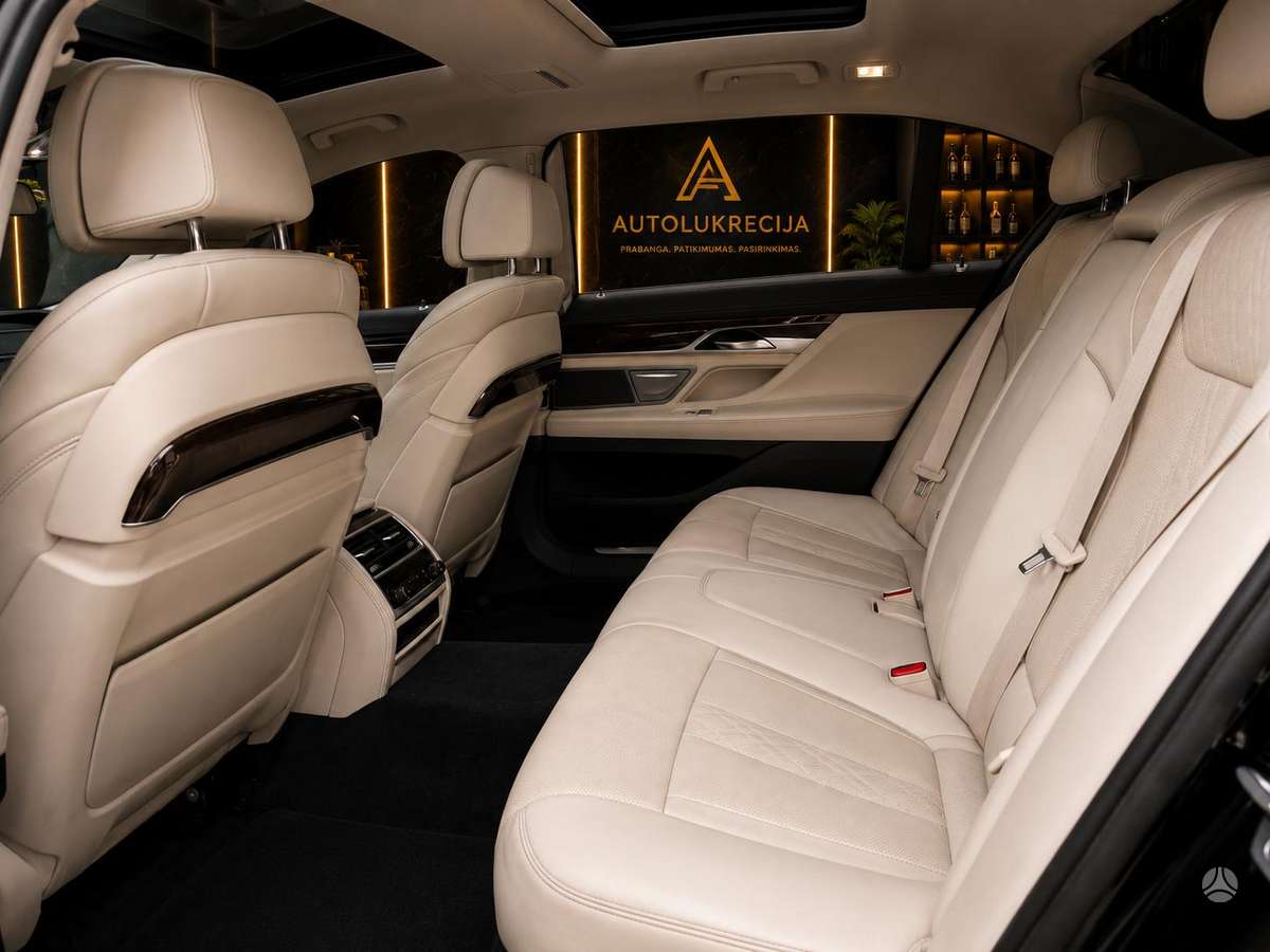 BMW 750, 4.4 l., Седан