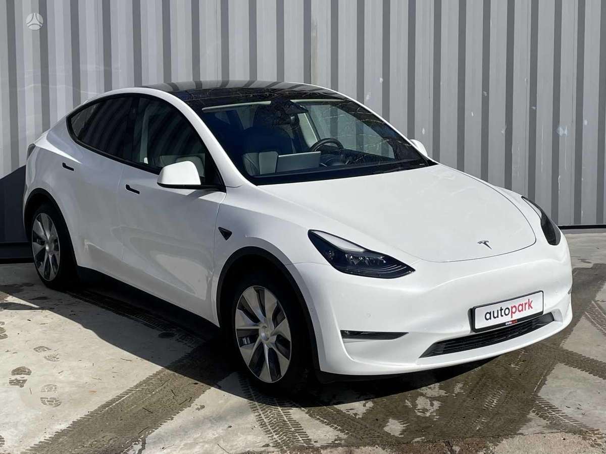 Tesla Model Y, hatchback