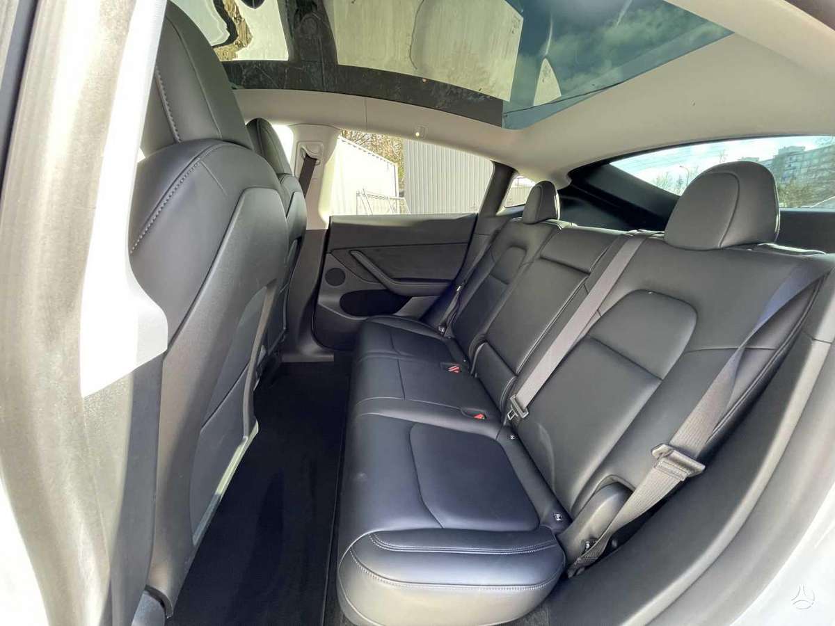 Tesla Model Y, hatchback
