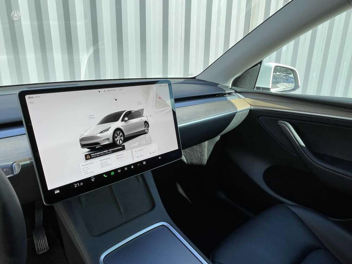 Tesla Model Y, hatchback