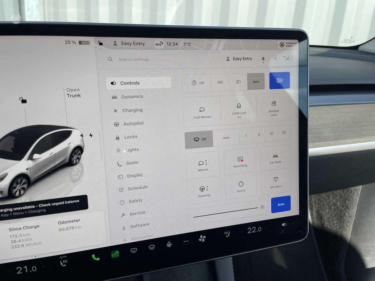 Tesla Model Y, hatchback