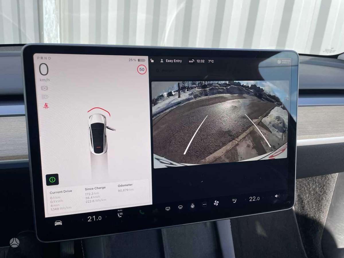 Tesla Model Y, hatchback